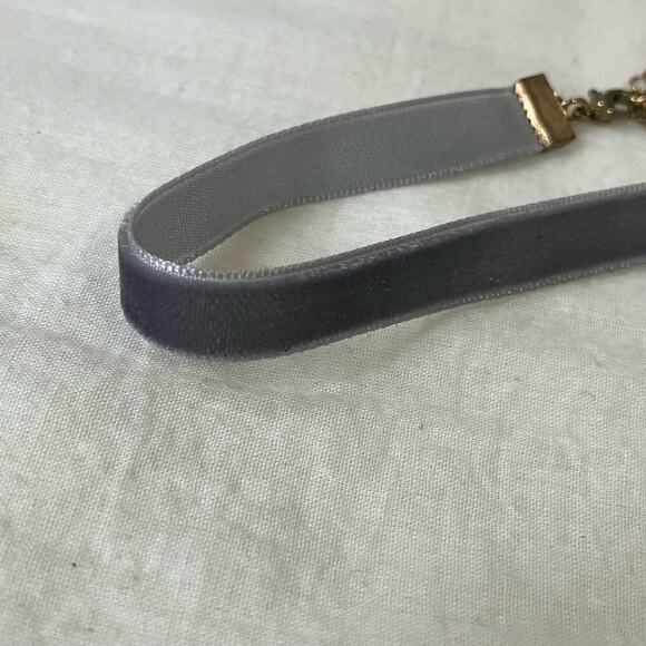 Gray velvet choker necklace, whimsigoth indie boho grunge goth Y2K - Picture 4 of 4